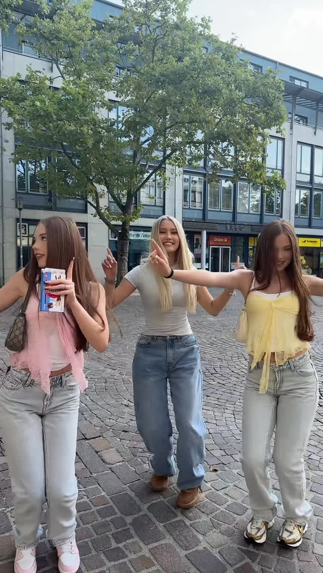 💃💃💃

#twins #fun #trendingreels #beautiful #dance #trend #fypシ #viral