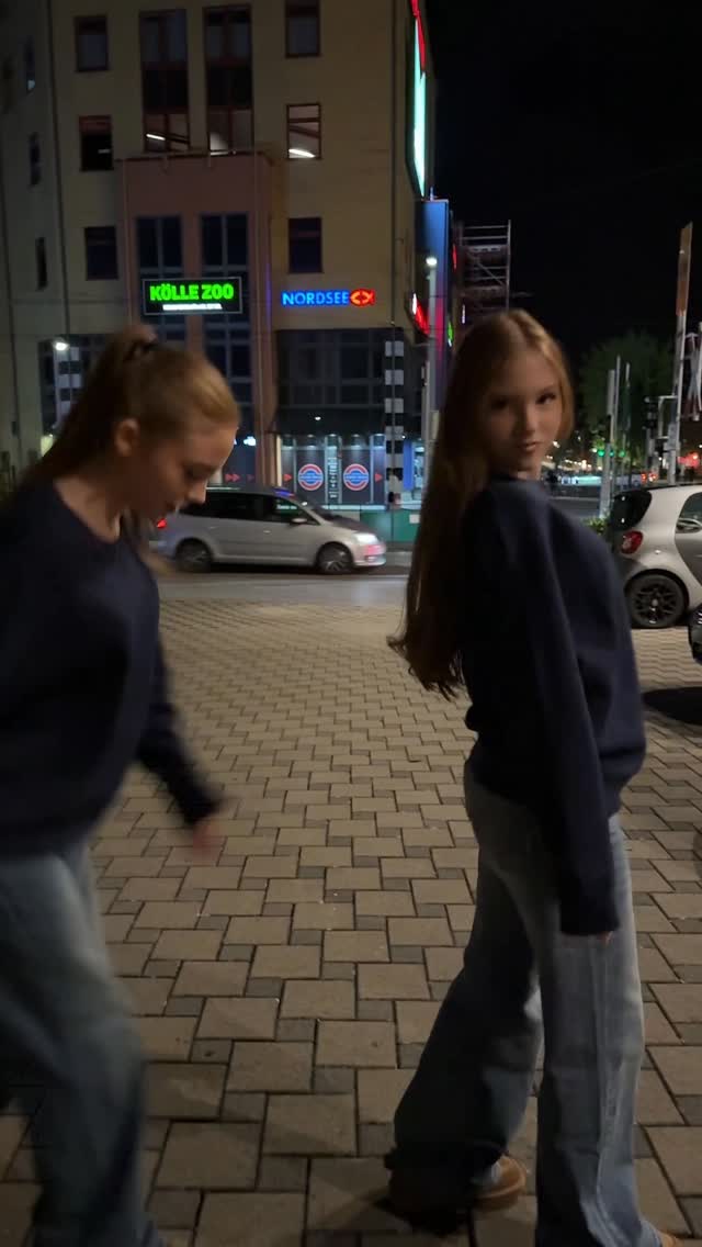 Typisch 😂 wer hat auch so eine Schwester oder Freundin? 

#fail #fun #trendingreels #trend #dance #f