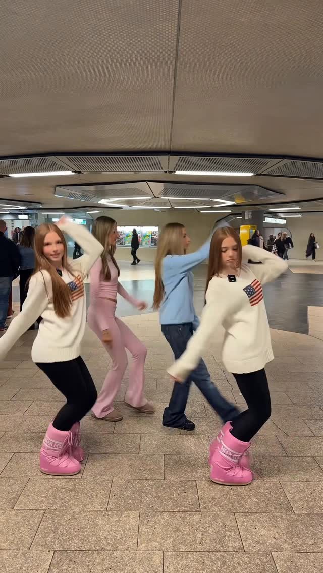 Divassss❤️

#twins #fun #trendingreels #trend #dance #beautiful #friends
