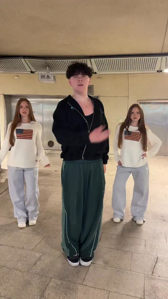 Mit einem Profitänzer können wir nicht mithalten 🫣 @maxithepuuh wir brauchen noch ein paar Tanzstund