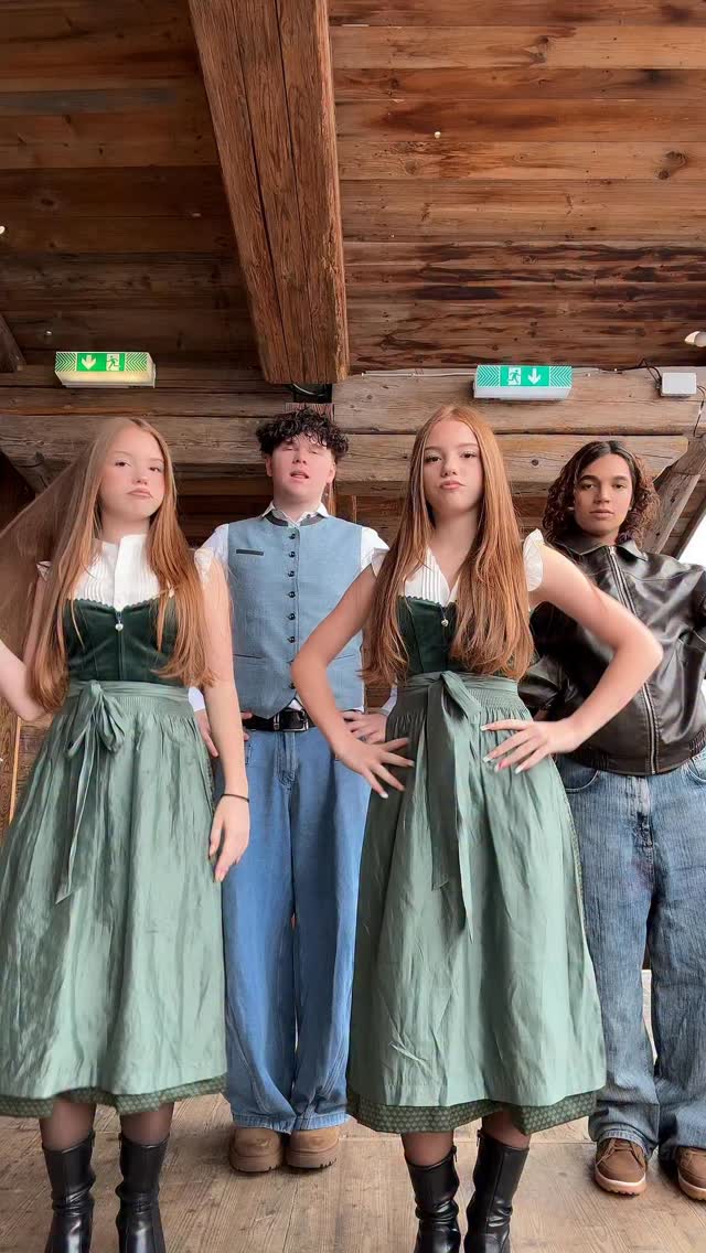 🫶🏻
@maxithepuuh 
@localdancefluencer 
@schwabenwelt 

#oktoberfest #stuttgart #twins #fun #beautiful