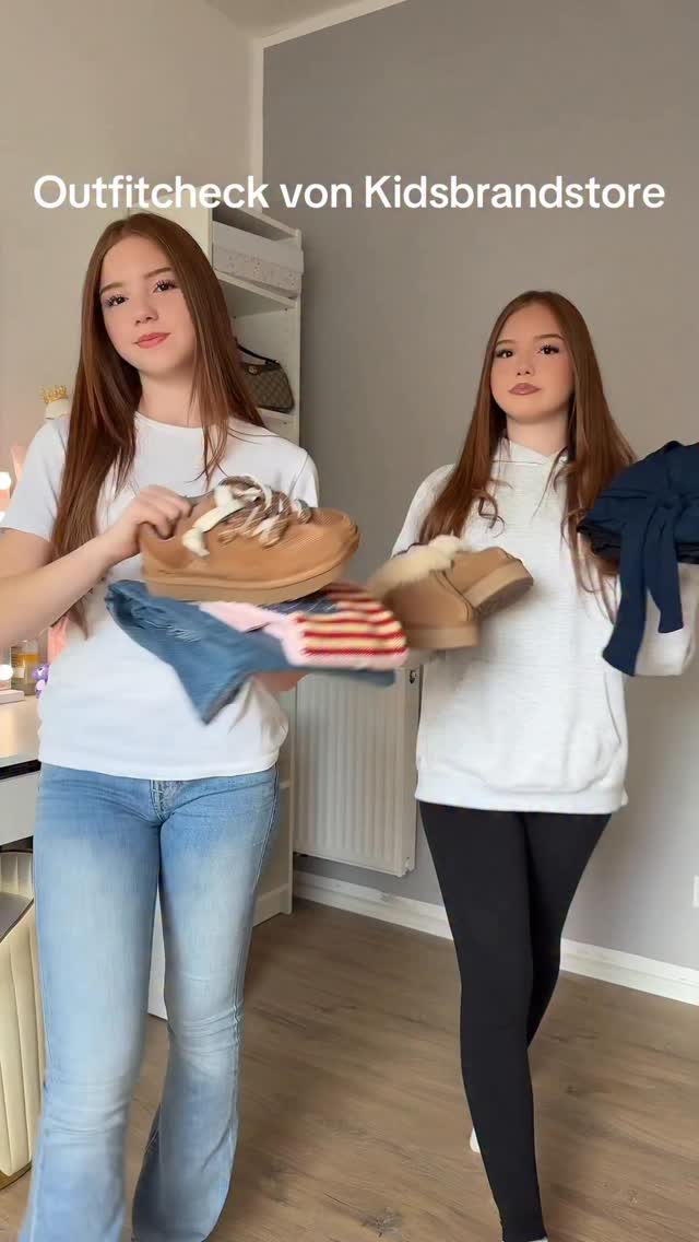 *anzeige* welches Outfit findet ihr besser?
Outfits von @kidsbrandstore 

#twins #fun #beautiful #ou