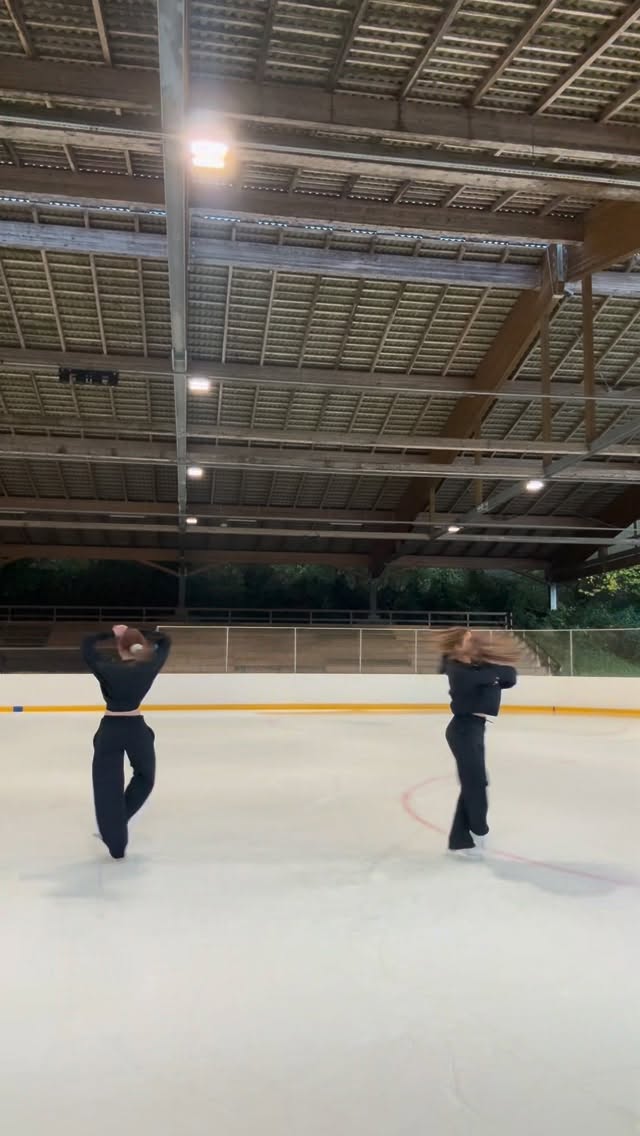 Me and the @twins_on_ice 🫶🏼