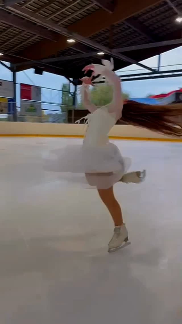 🤍🤍

#iceskater #iceskating⛸ #twins #beautyful #dance #kamin