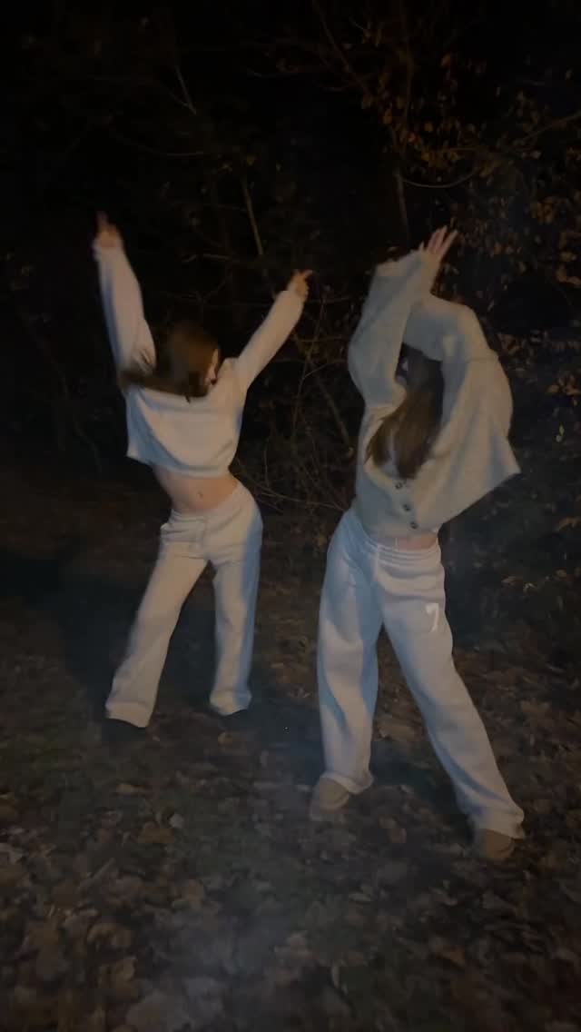 Mood bc we’re going to Paris with our besties ❤️

#twins #fun #trendingreels #beautiful #dance #tren