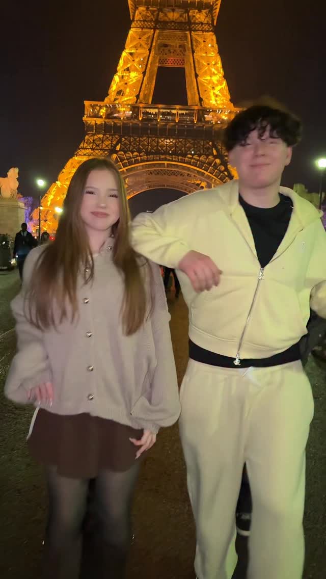 🫶🏻

@maxithepuuh 
@localdancefluencer 

#twins #fun #trendingreels #trend #paris #fypシ #viral #frien