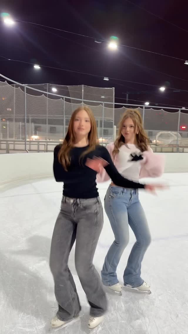 ⛸️⛸️ 

#twins #fun #trendingreels #iceskating #viral