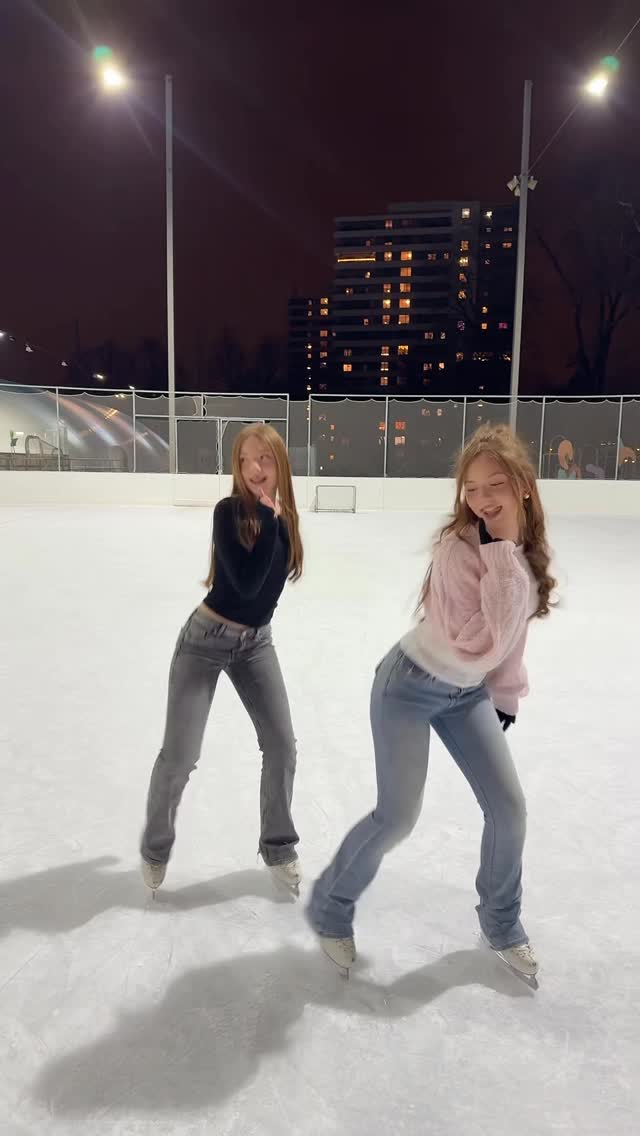 ⛸️⛸️

#twins #trend #iceskating #dance #viralvideo