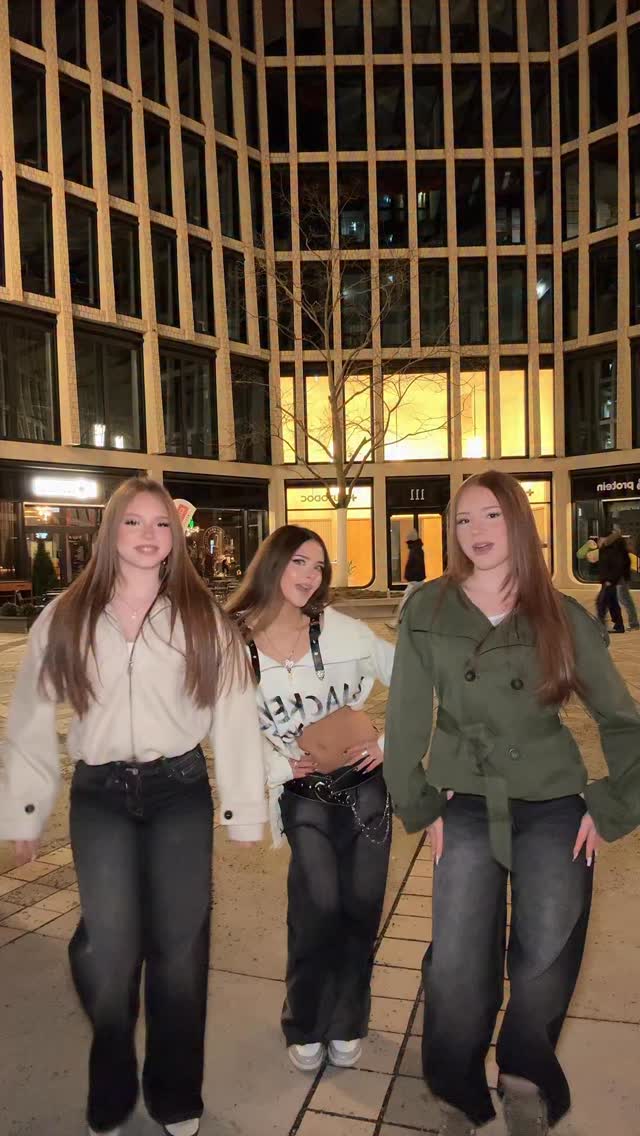 Wie findet ihr die combo 👩🏻‍🦰👩🏻‍🦰👩🏻‍🦰? 

#twins #dance #trend #trendingreels #viral