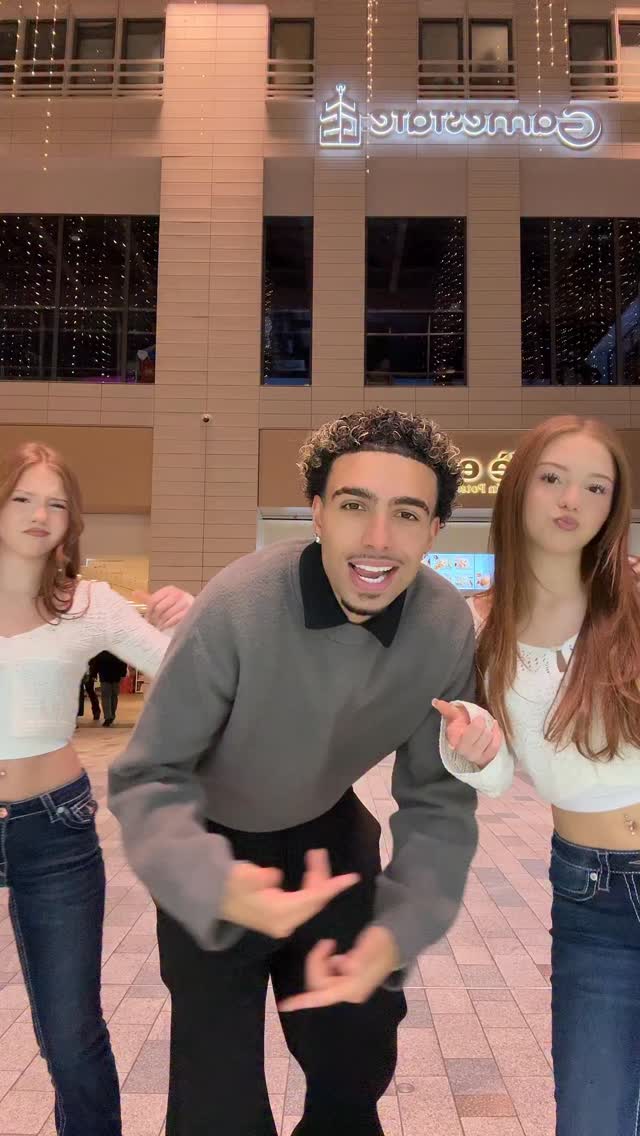 😃

@elibailar 

#twins #trendingreels #dance #fypシ #virałreels