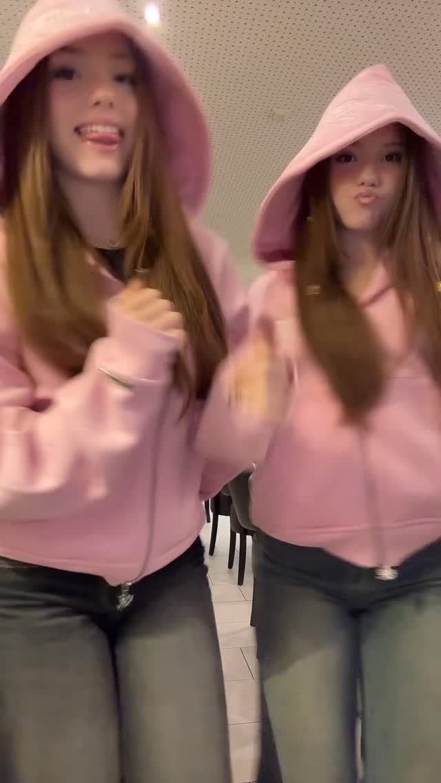 🩷🩷

#twins #trendingreels #fun #dance #funny