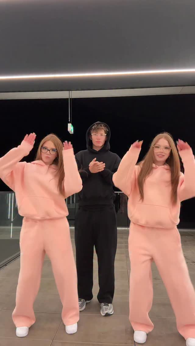 Ratet mal wie viele Versuche wir gebraucht haben 🫣

@jasonfse 

#twins #trendingreels #fun #dance #f