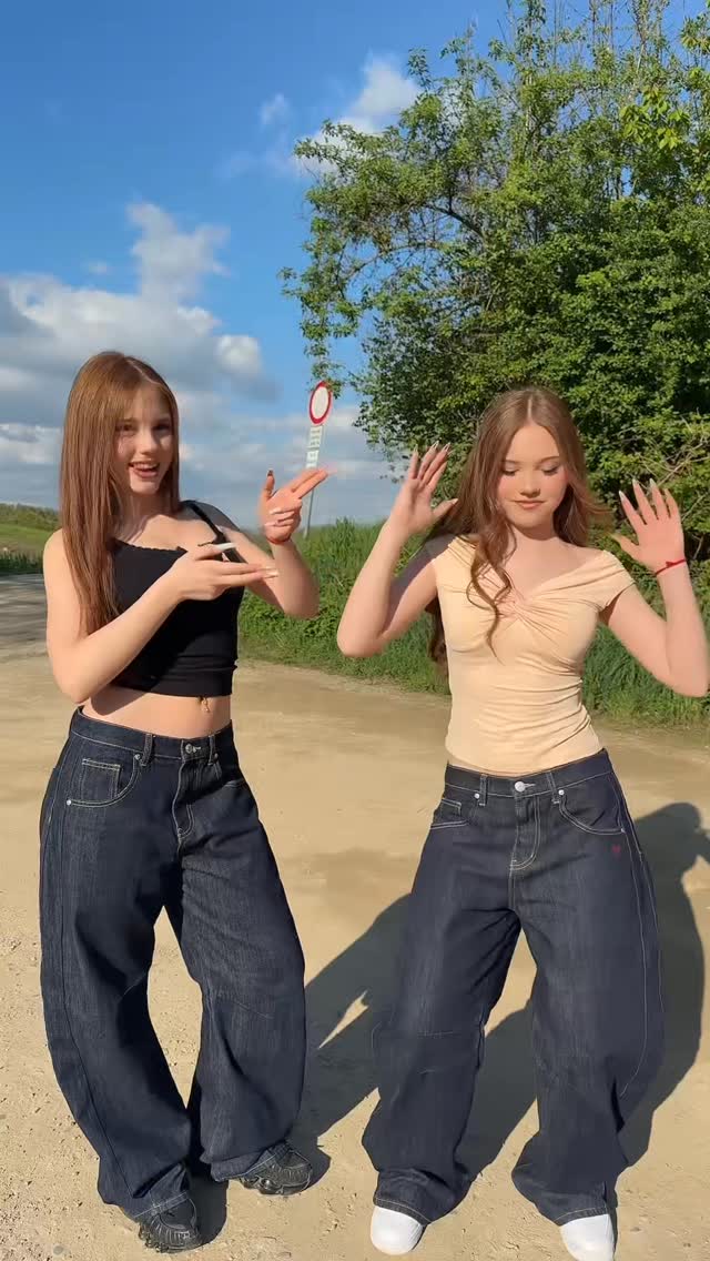 Guten Morgen 🌞 

#twins #trendingreels #fun #dance #beautiful