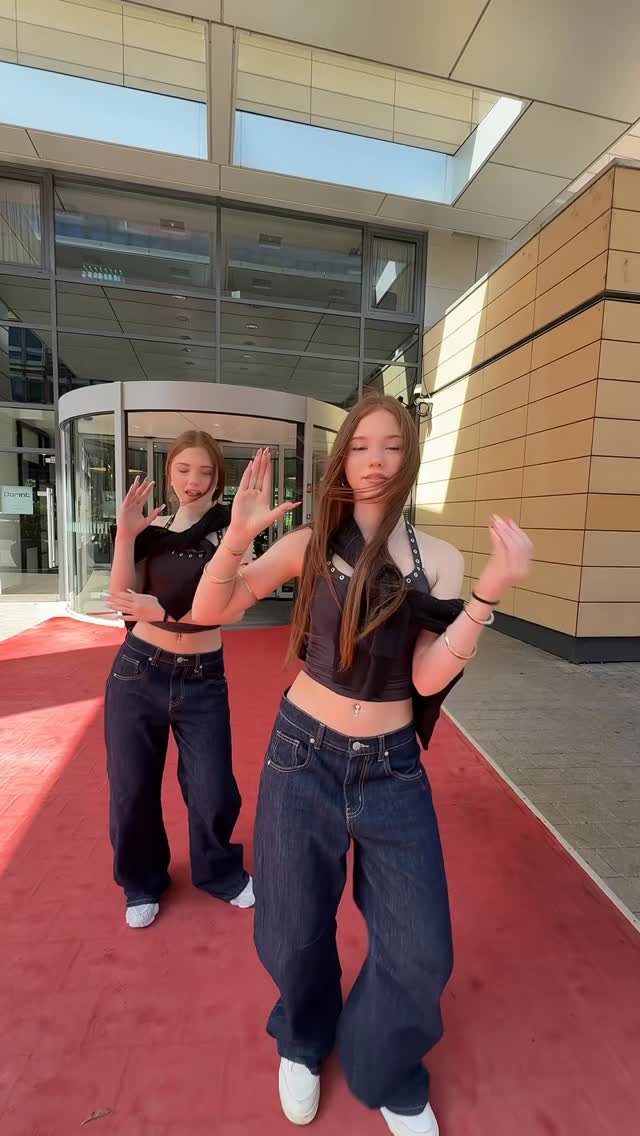 Hello 🌞

#twins #trendingreels #fun #dance #fypシ