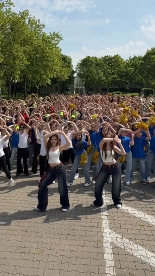 Sooo süß 👀
Benutzt alle unseren Sound, wir kommentieren unter jedem Video 🫶🏻
@fernsehgarten 
@dance4