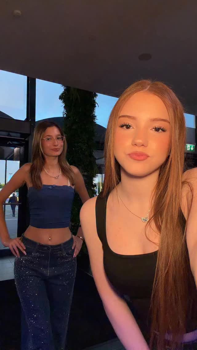 Habt ihr schon unser Musikvideo gesehen? 
@sarinasvouge 

#twins #dance #trendig #trendingreels #fyp