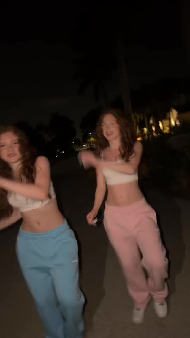 Boooom 

#twins #trendingreels #fun #dance #fypシ
