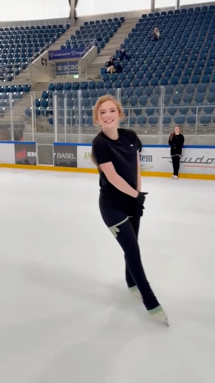 ⛸️

#twins #trendingreels #fun #iceskater #fypシ