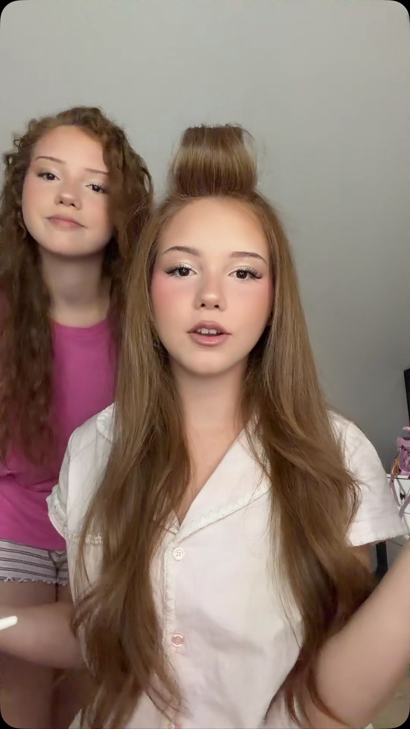 Was macht ihr heute? 

#grwm #twins #beautiful #grwmreels #outfit