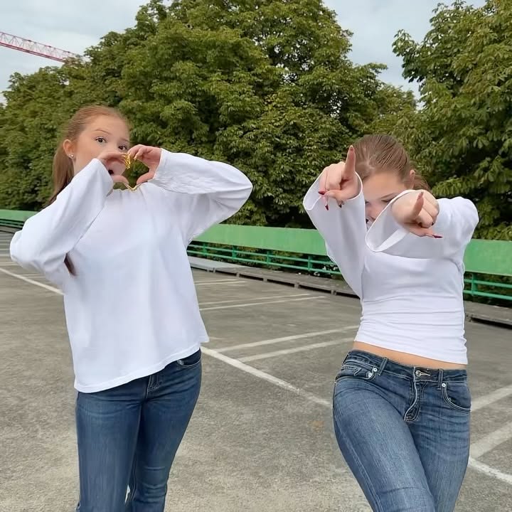 Wochenende 🫶🏻🫵🏻

#twins #dance #trendreels #fun #fypシ